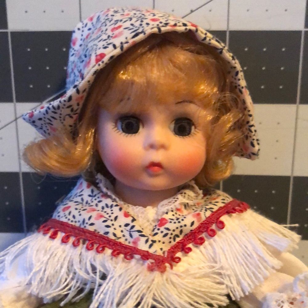 Madam Alexander collectible Switzerland Madame Alexander 8” Doll